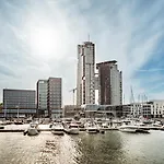 Yacht Park Marina 公寓 *